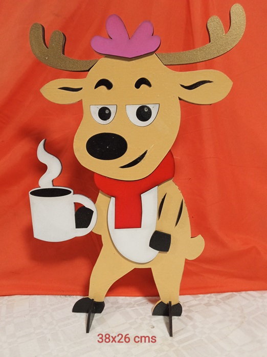 Figura navidad reno tomando cafe