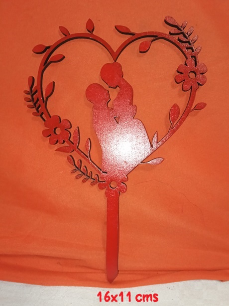 Topper para tartas de boda novios abrazados dentro corazon