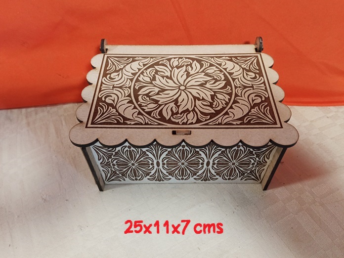 Caja de regalo con tapa grabada