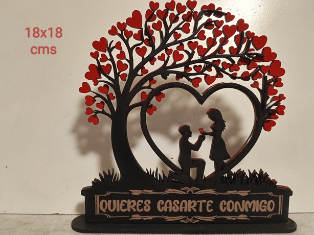 Figura corazones árbol petición de mano