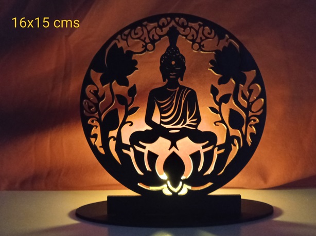 Portavelas Buda entre flores de loto