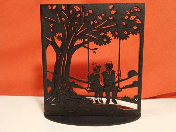 Portavelas enamorados mayores en columpio 2