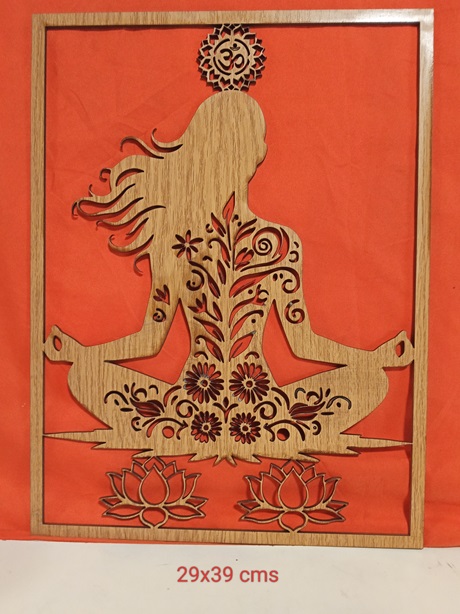 Mural chica yoga flores y chakra