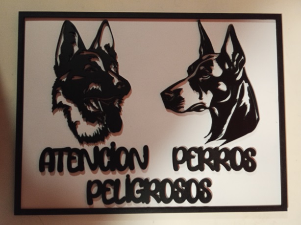 Mural letrero atencion perros peligrosos 2