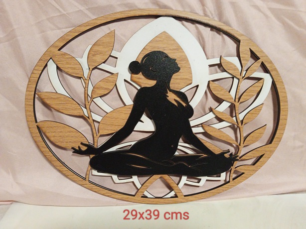 Mural chica yoga flores 3 capas