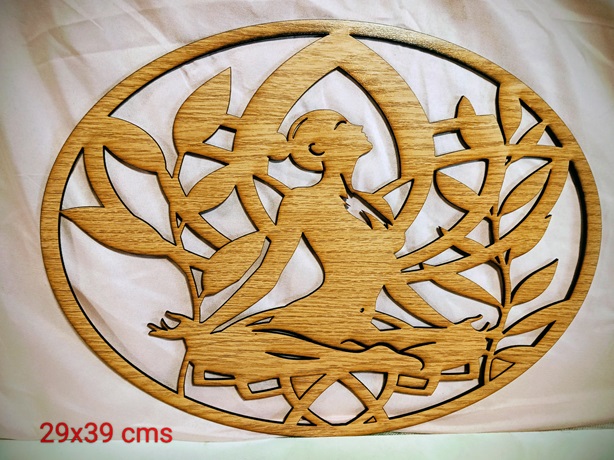 Mural chica yoga flores