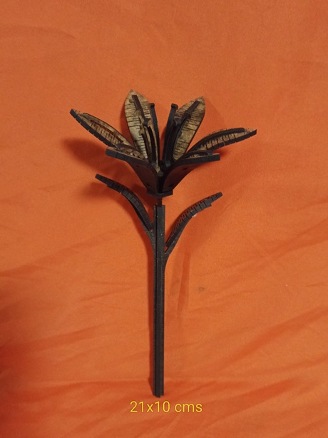 Flor de madera pétalos abiertos