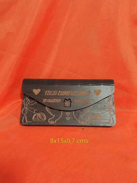 Sobre invitaciones o dinero corazones