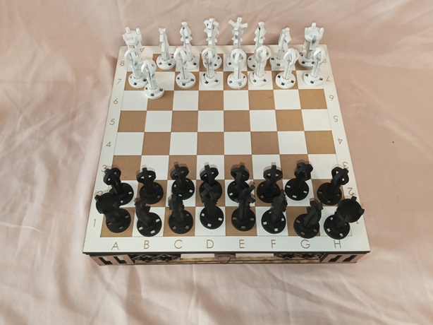 Juego de ajedrez y damas madera decorado 3