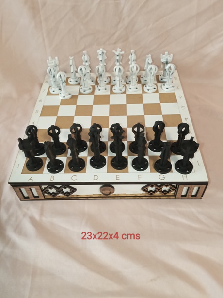 Juego de ajedrez y damas madera decorado
